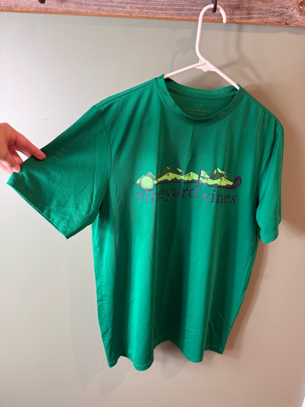 Vineyard Vines Men's Green Graphic Crew Neck T-Shirt